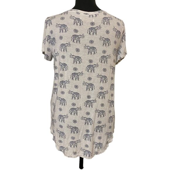Raw Hem HOLLISTER Elephant Print Tee Shirt - Picture 8 of 9